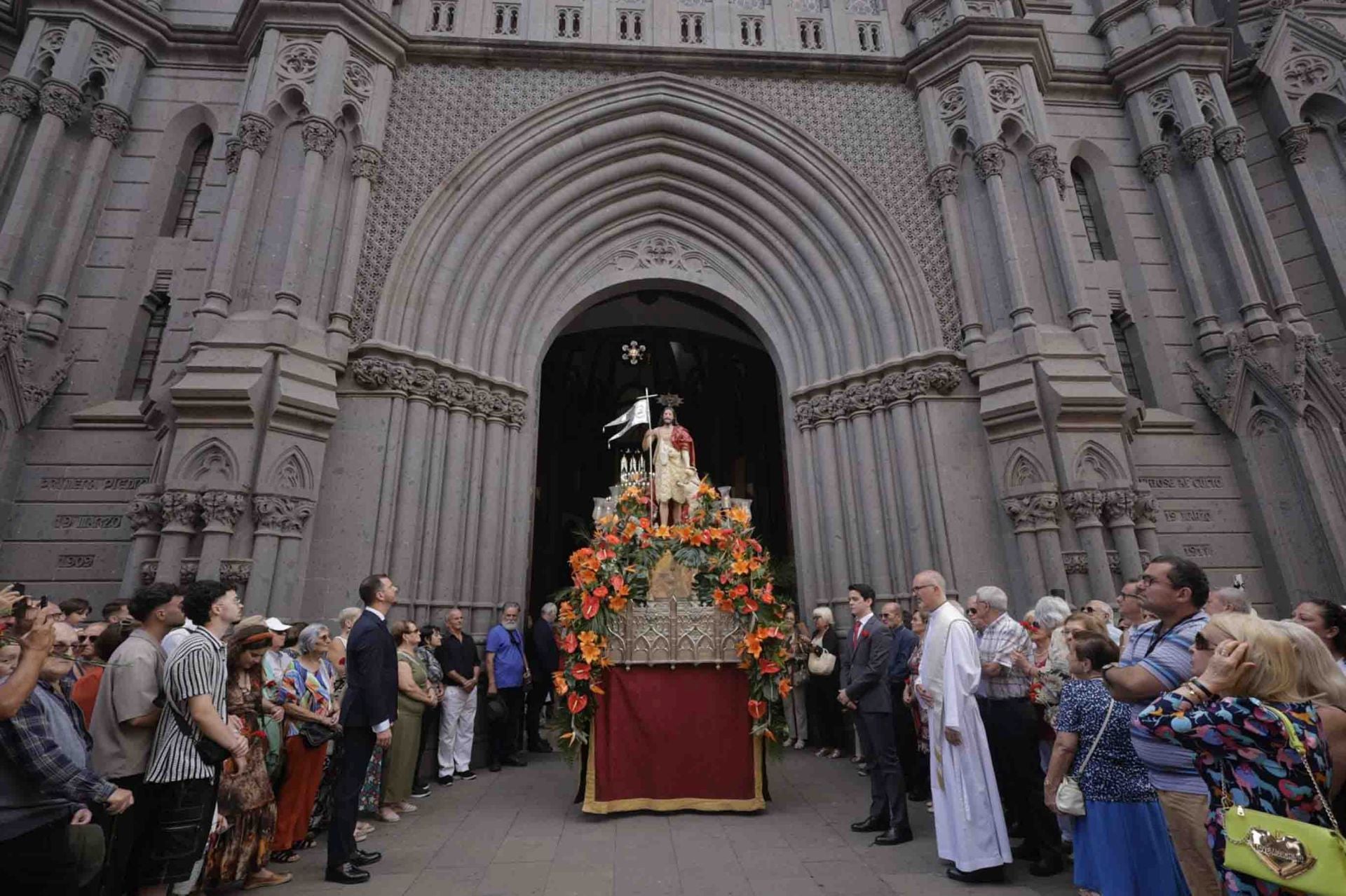 Imágenes de la Procesión de San Juan y de la Virgen del Rosario en Arucas