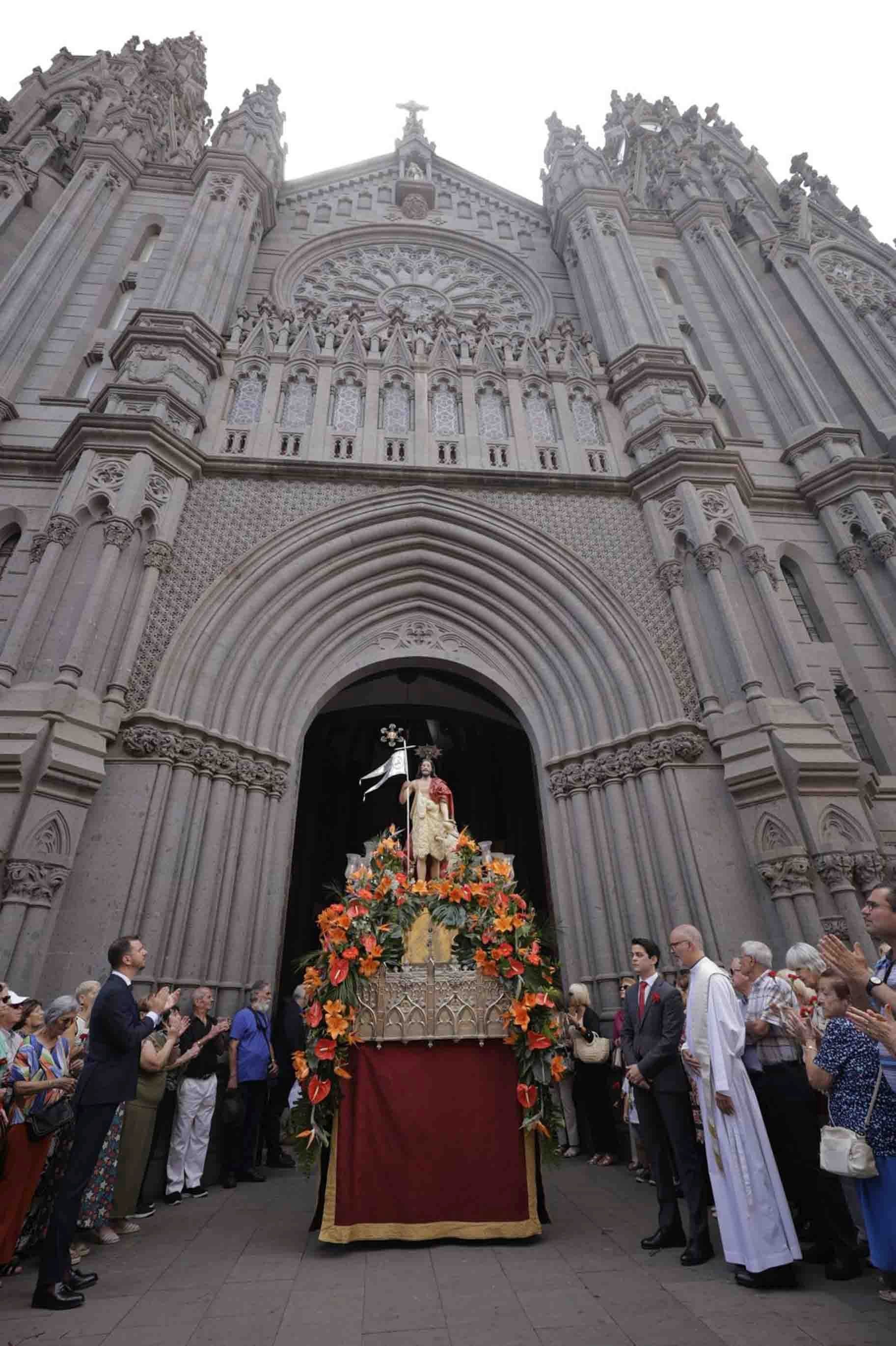 Imágenes de la Procesión de San Juan y de la Virgen del Rosario en Arucas