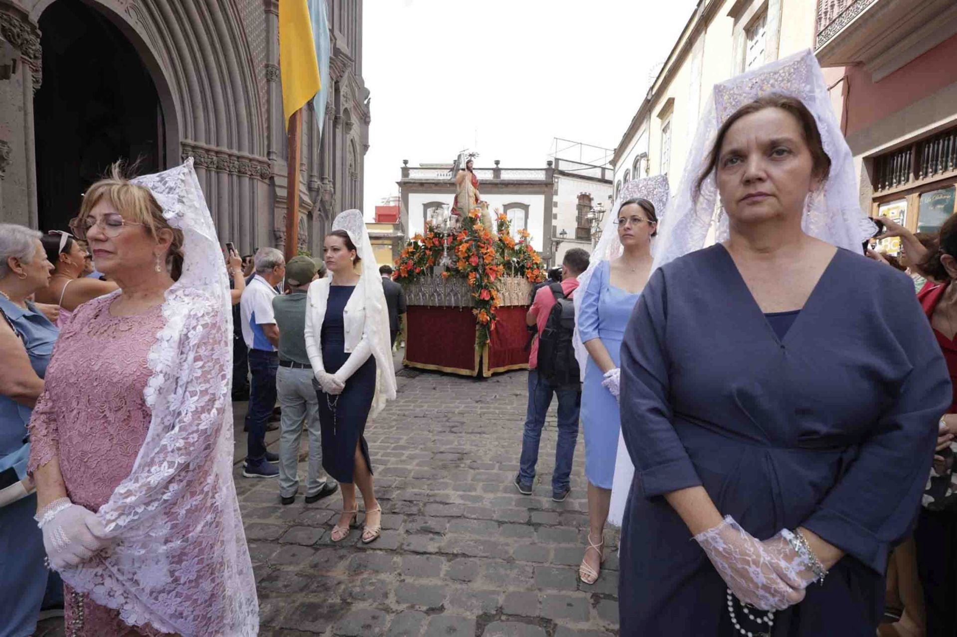 Imágenes de la Procesión de San Juan y de la Virgen del Rosario en Arucas