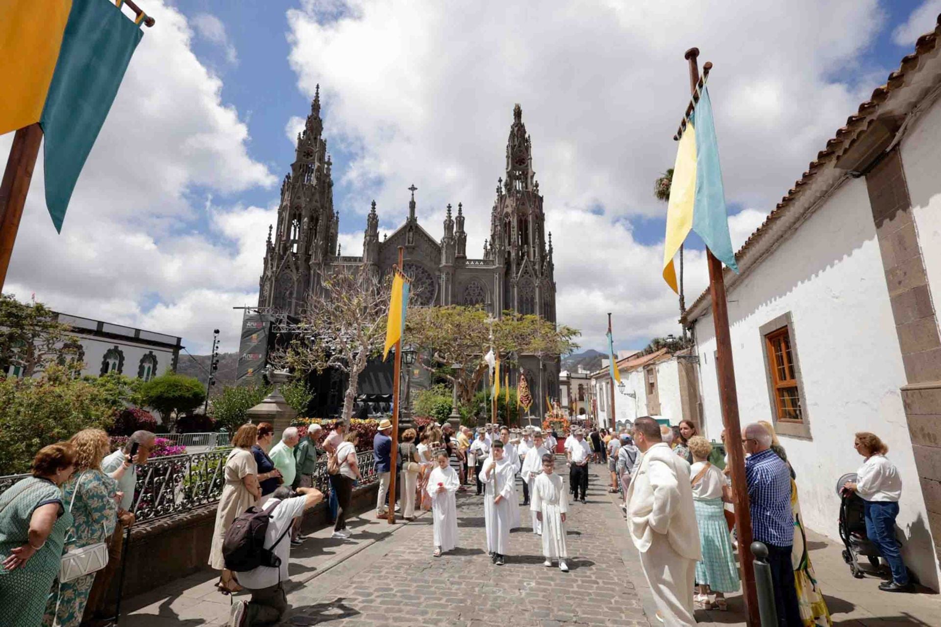 Imágenes de la Procesión de San Juan y de la Virgen del Rosario en Arucas