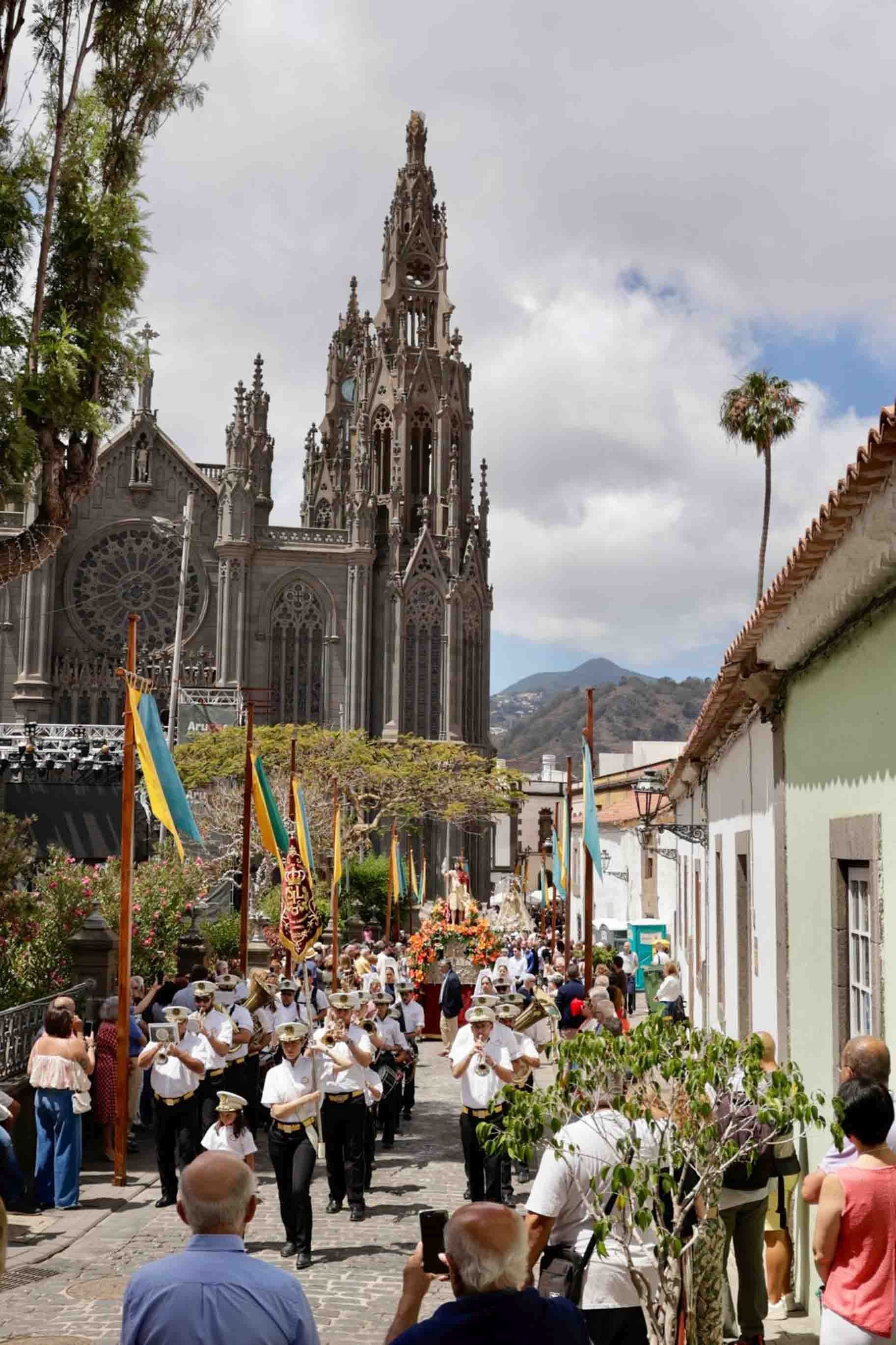 Imágenes de la Procesión de San Juan y de la Virgen del Rosario en Arucas