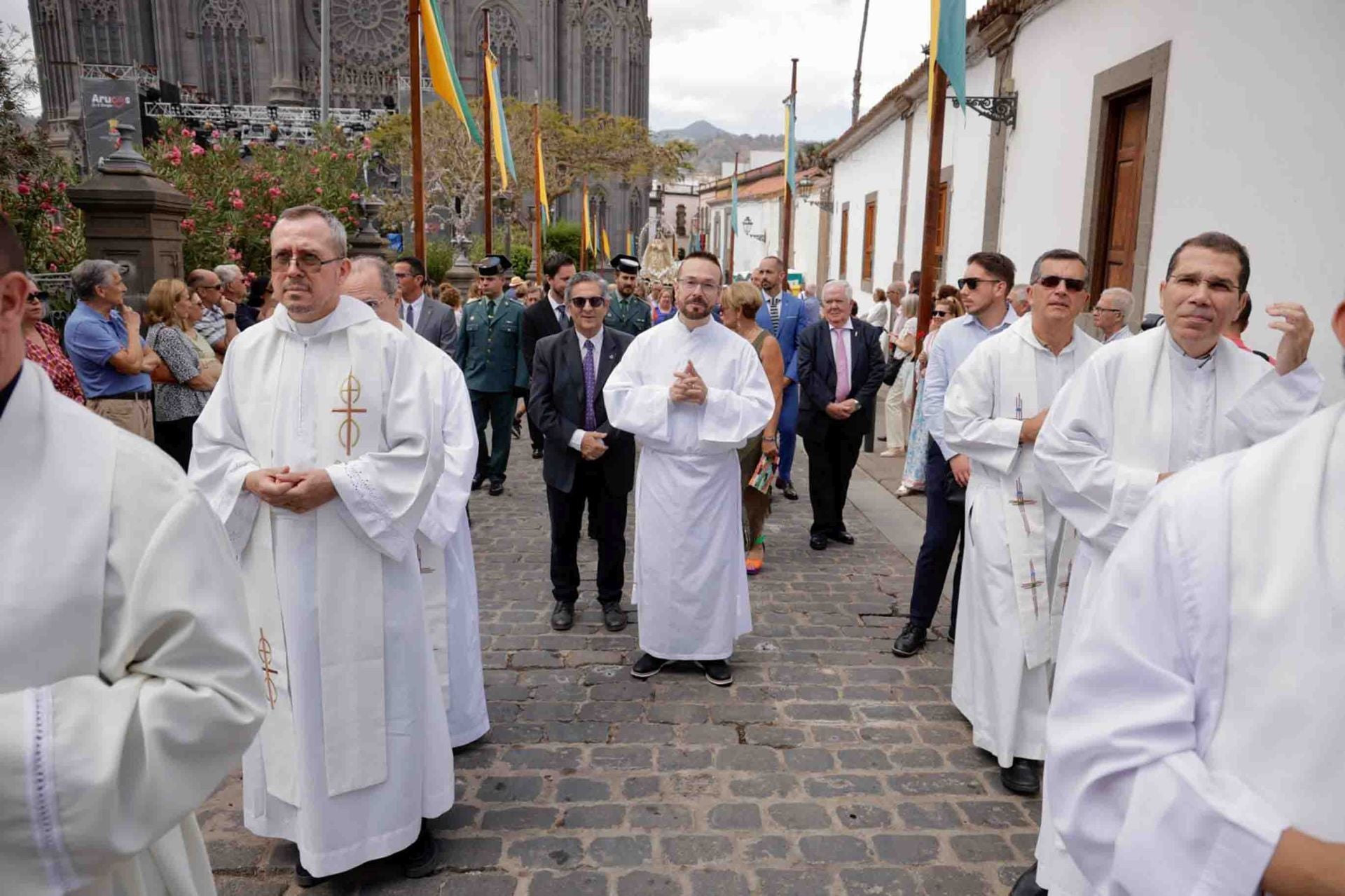 Imágenes de la Procesión de San Juan y de la Virgen del Rosario en Arucas