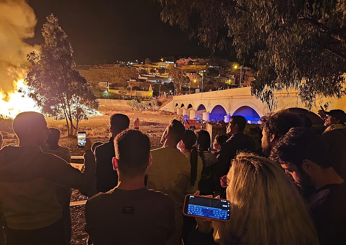 Imagen secundaria 1 - La UD Telde alumbra al municipio por la noche de San Juan
