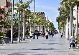 Imagen de archivo de la zona comercial de Vecindario.