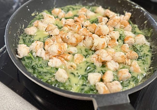 Añadimos los langostinos