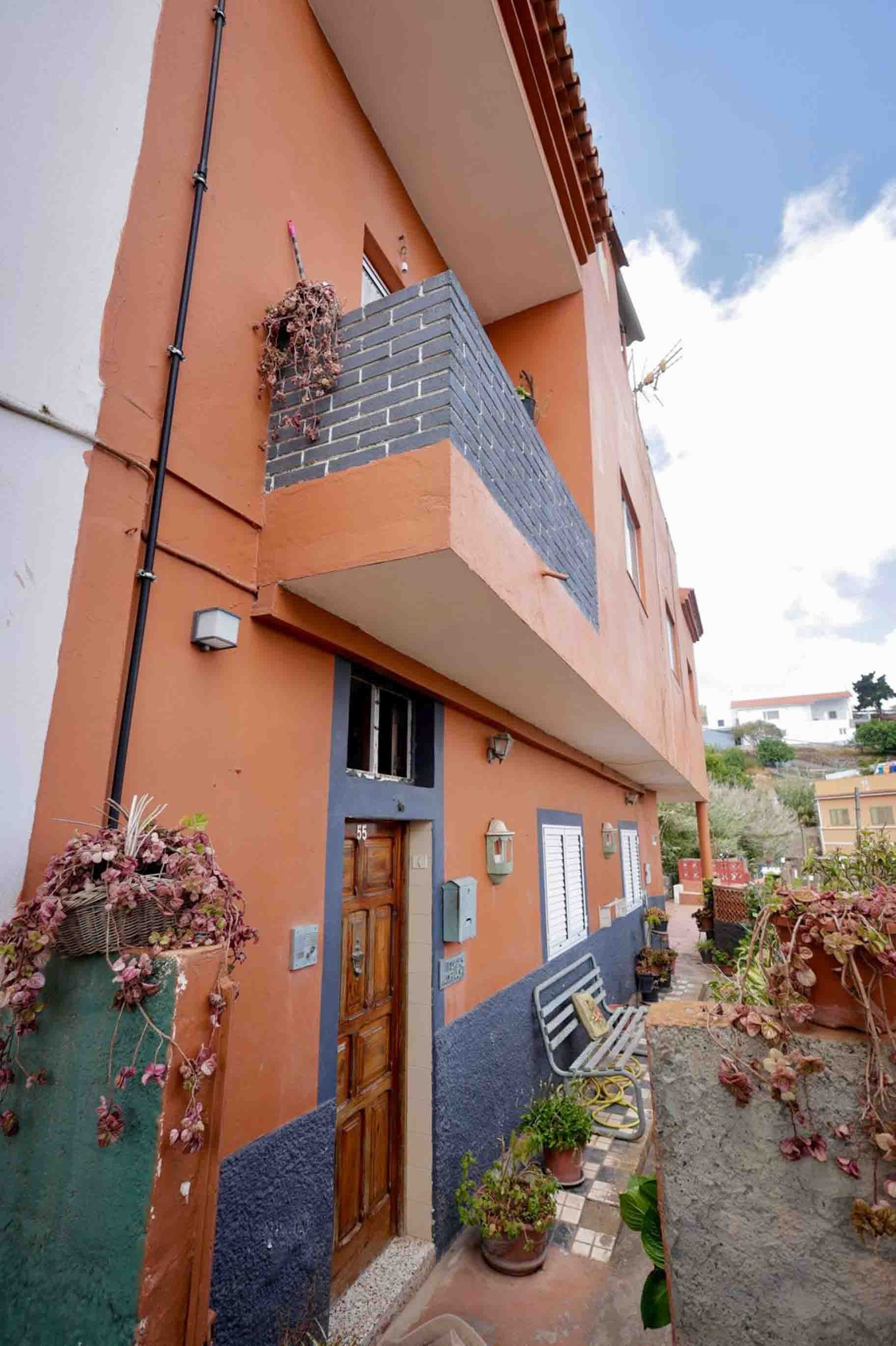 Firgas, de luto tras la muerte de un hombre apuñalado por su nieta