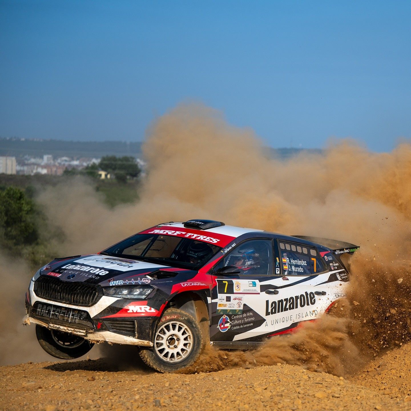 Raúl Hernández, haciendo volar la arena.