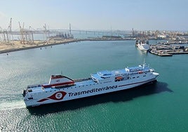 Buque de Armas Trasmediterranea.