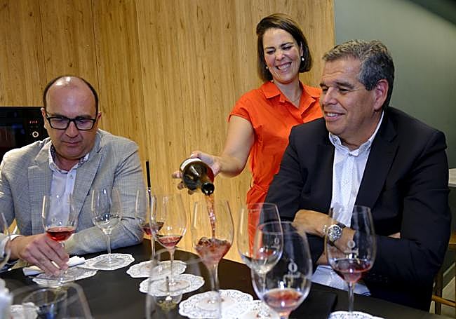 De izquierda a derecha, Salvador Cuyás, Alba Bernal y Matías García