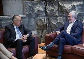 El presidente del CES, José Carlos Francisco, junto al presidente de Canarias, Fernando Clavijo.