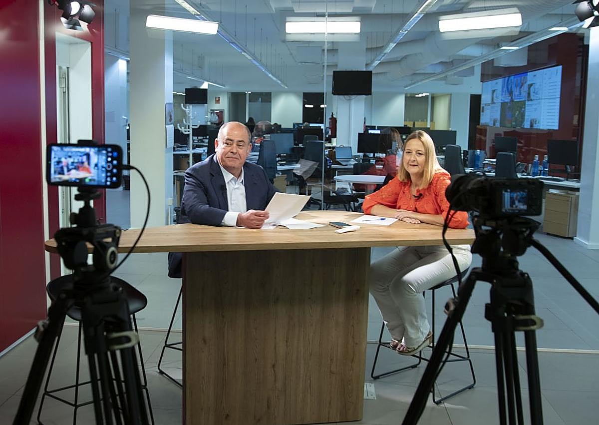 Imagen secundaria 1 - La entrevista al presidente regional de Asinca se grabó en las instalaciones del periódico y fue editada para su publicación en web y redes.