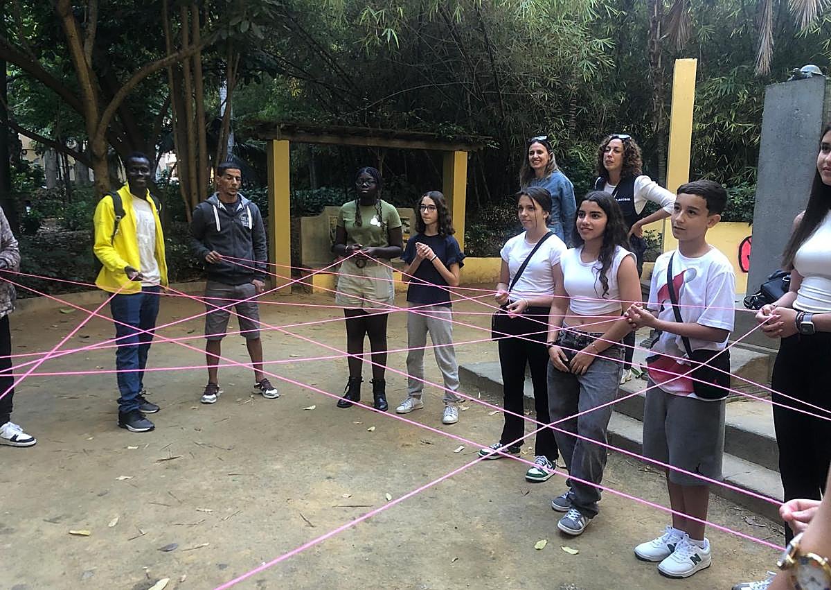 Imagen secundaria 1 - Algunas de las actividades que los chicos y chicas de 'Embajadores para el cambio' han realizado a lo largo de este curso.