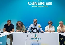Rueda de prensa de Comfir para denunciar el acuerdo firmado por el gobierno de Firgas.