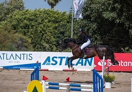 Espectacular salto en la jornada inaugural del certamen hípico.