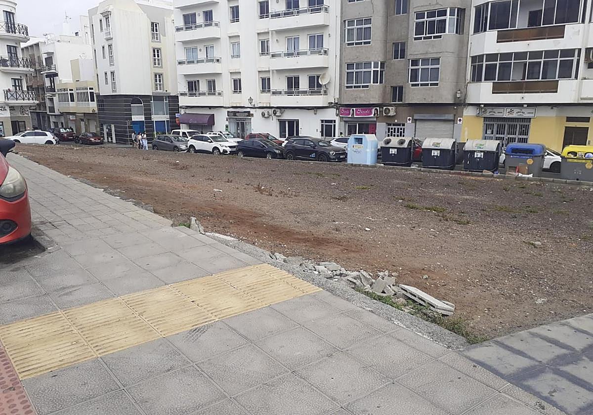 Parcela entre las calles La Inés y Cabo Juby.