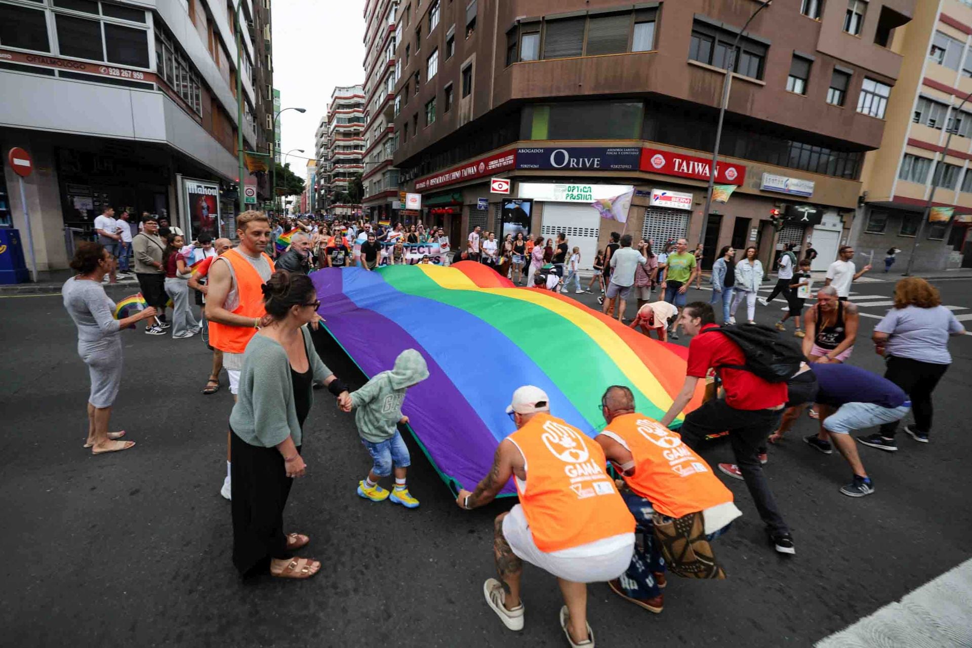 El Día del Orgullo toma las calles de la capital grancanaria
