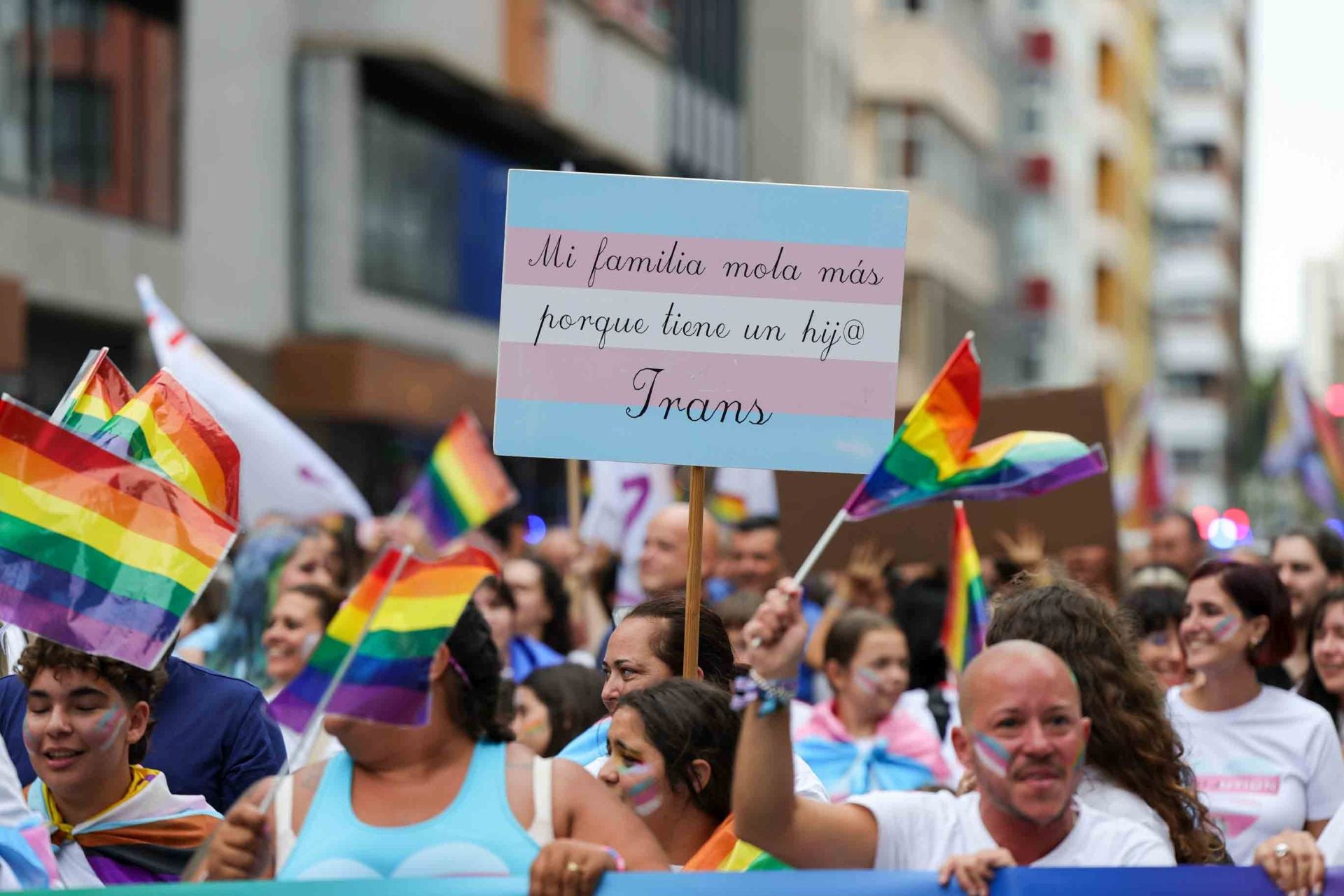 El Día del Orgullo toma las calles de la capital grancanaria