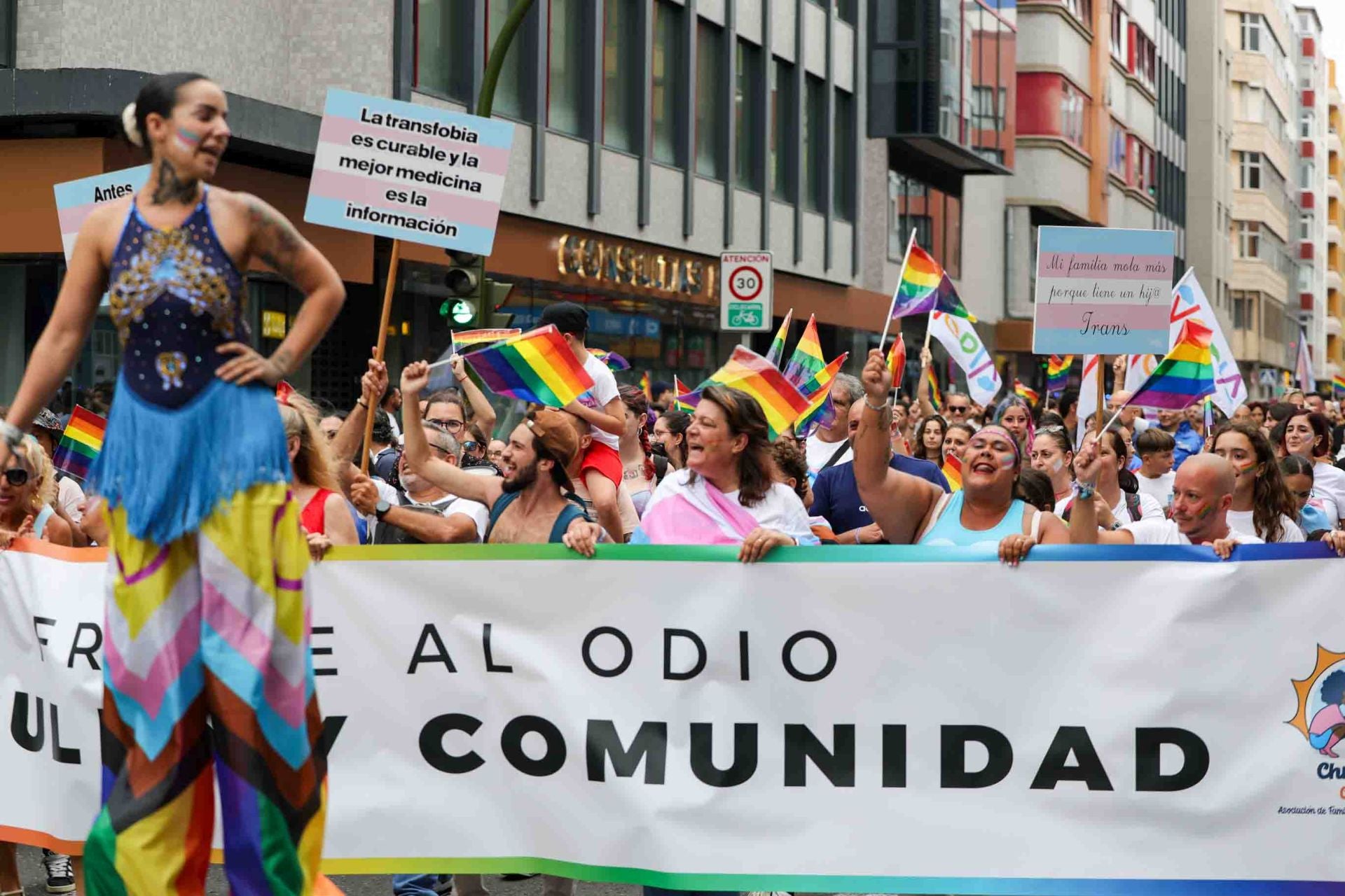 El Día del Orgullo toma las calles de la capital grancanaria