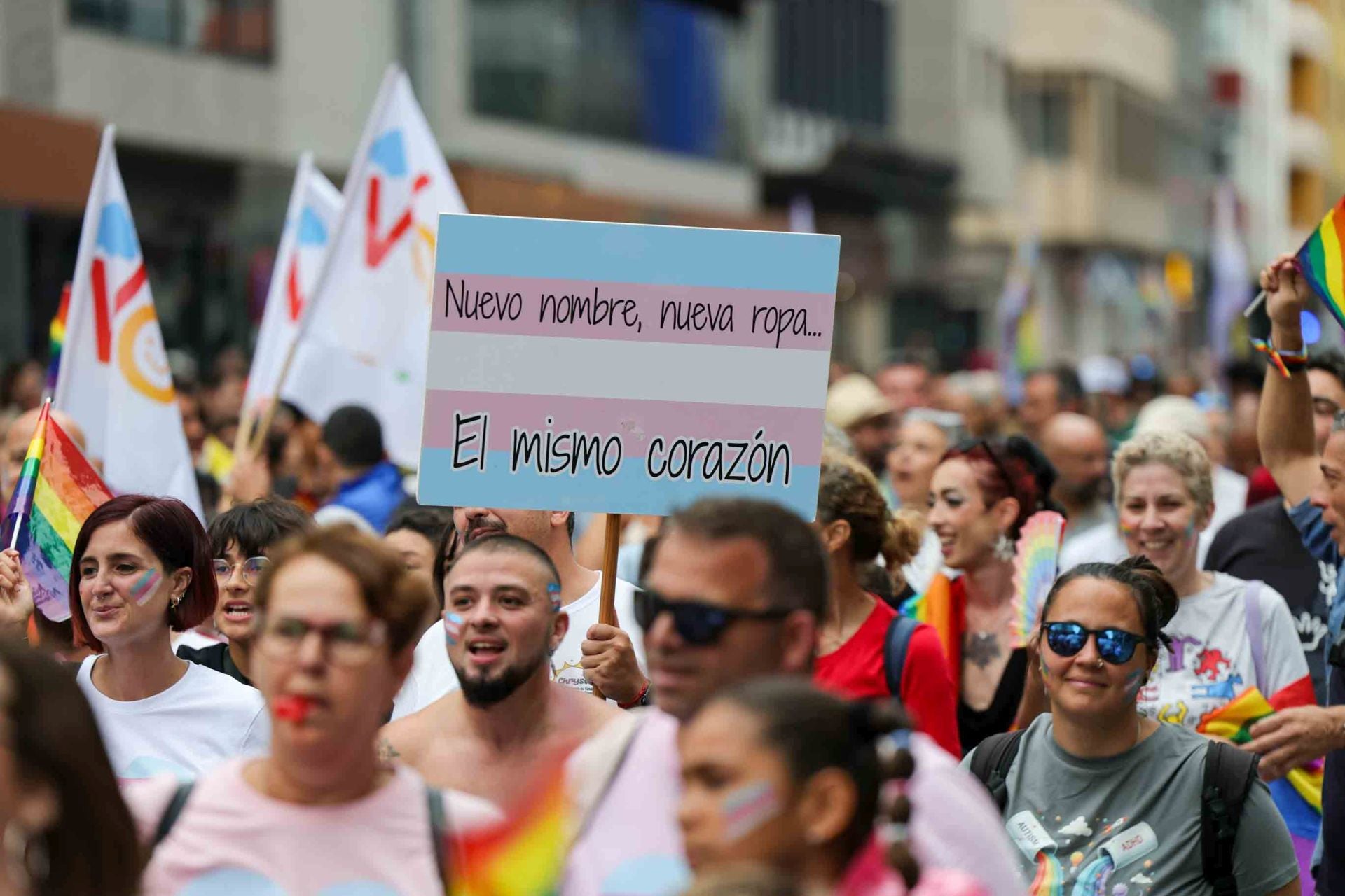 El Día del Orgullo toma las calles de la capital grancanaria