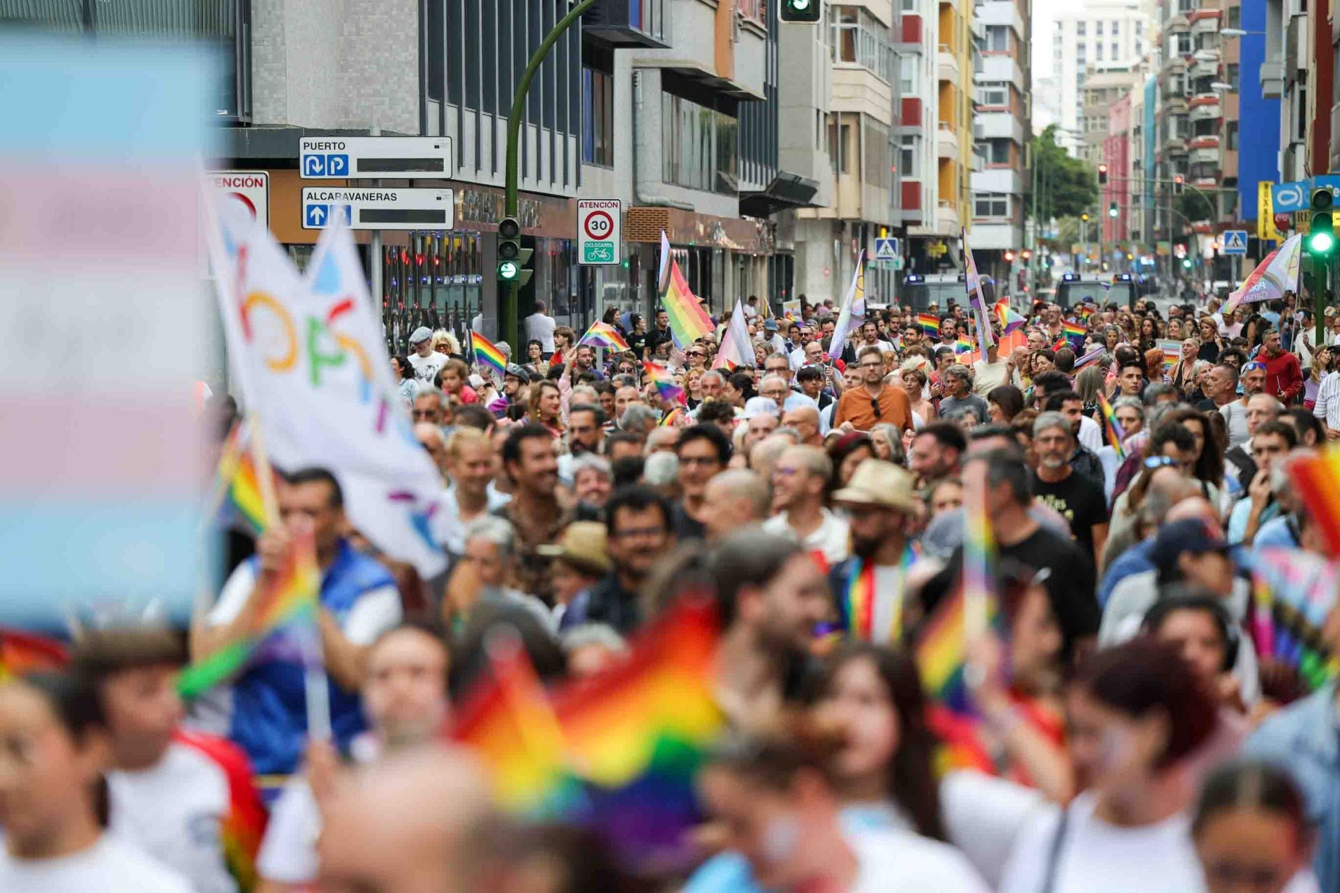 El Día del Orgullo toma las calles de la capital grancanaria