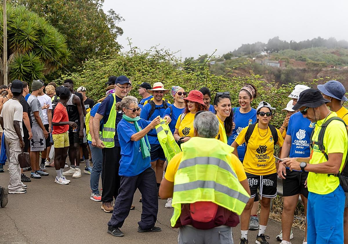 Imagen principal - Gáldar acoge con cariño el Camino de Los Valores