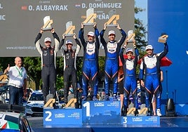 Rogelio Peñate y diego Domínguez, en el tercer escalón del podio heleno.