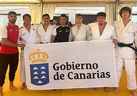 Miembros del Club Deportivo Judo Akari-Las Nieves, orgullosos de su logro.