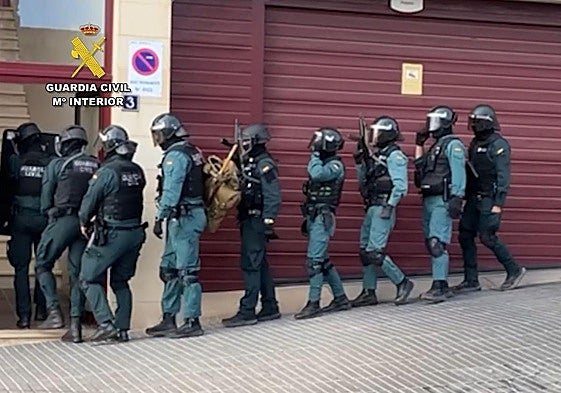 Desarticulada una organización criminal dedicada a la comisión de estafas mediante criptodivisas.