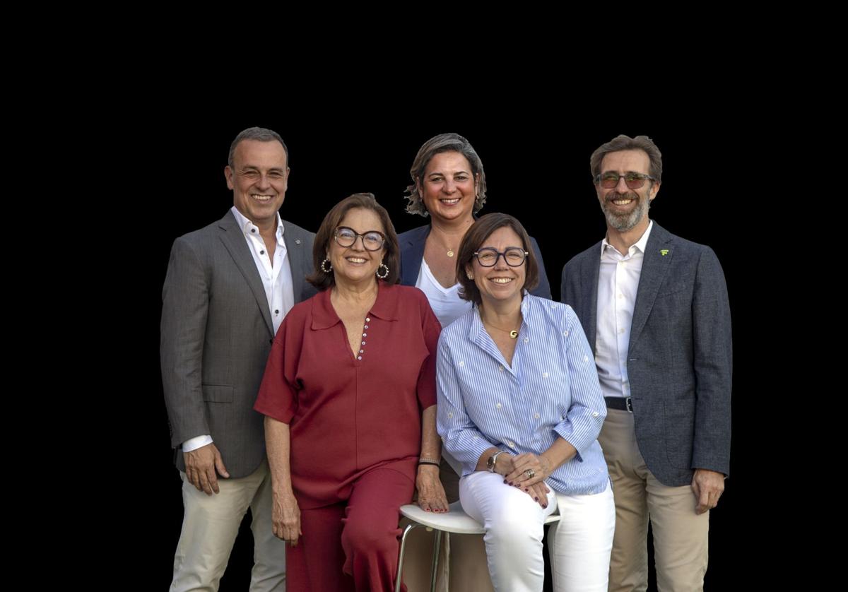 Loreto Gómez (segunda por la derecha) con parte de su equipo.