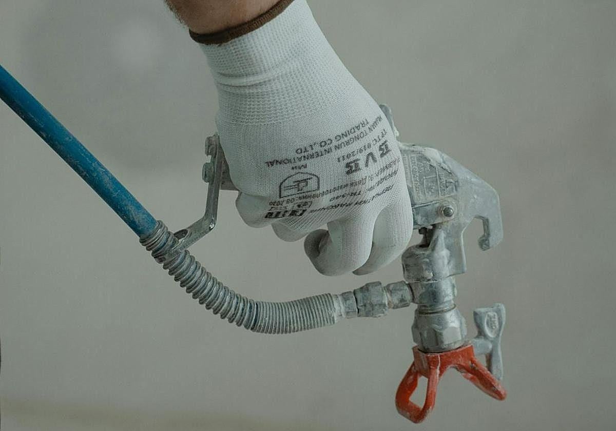 Imagen de archivo de un profesional de la fontanería.