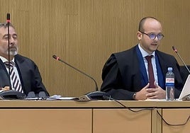 El letrado Juan Rafael Martín interviene en presencia de Ibáñez Santana.