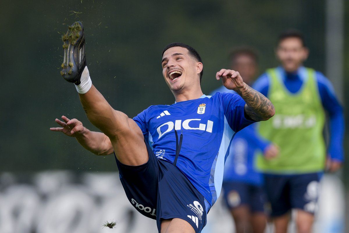 Seoane, en un enrenamiento con el Oviedo.