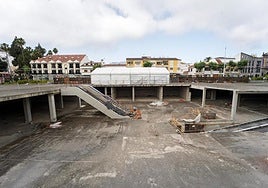CANARIAS7 estuvo presente en la visita guiada a arquitectos interesados en el concurso para conocer el estado actual del famoso 'mamotreto'.