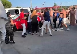 Imágenes de la cruenta refriega entre dos familias en Ribeira (A Coruña).