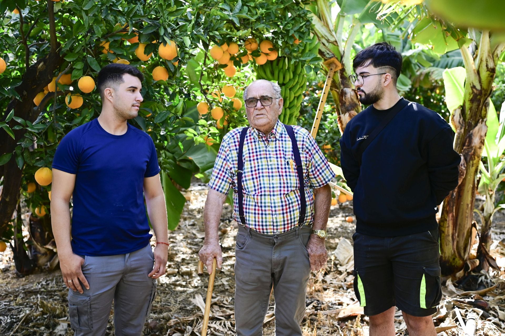 José Medina, en el centro de la imagen, junto a sus nietos, José y Raúl, en un reportaje realizado por CANARIAS7 en febrero del pasado año.