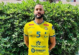 Osmany Juantorena, fichaje galáctico del CV Guaguas, ya luce la camiseta amarilla.