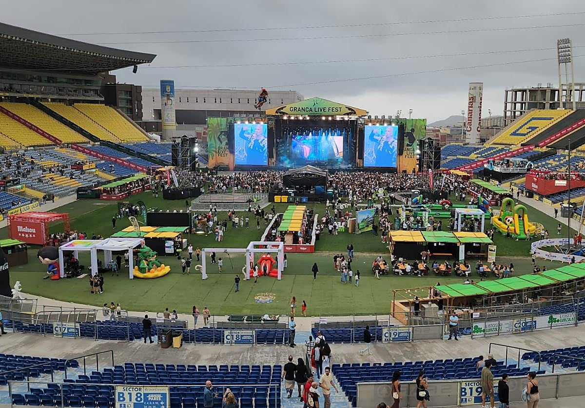 Imagen principal - Distintos momentos de la jornada de este jueves.