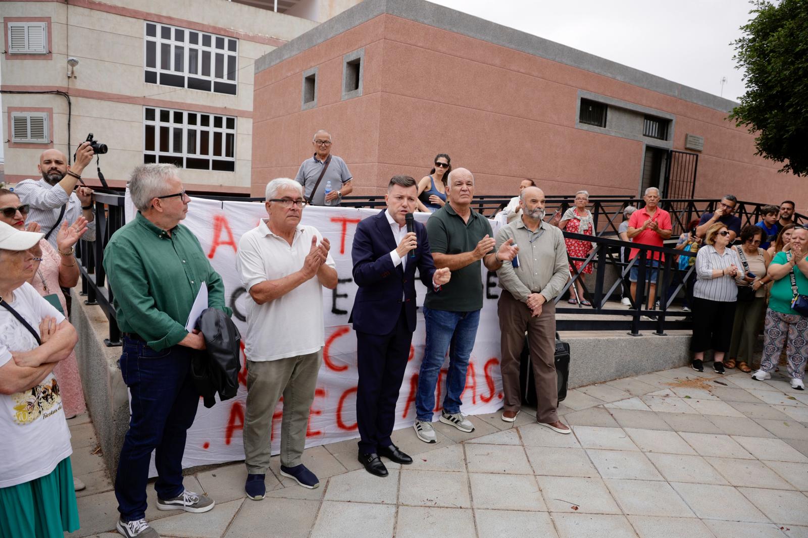 La visita de Teodoro Sosa al barrio de Las Torres, en imágenes