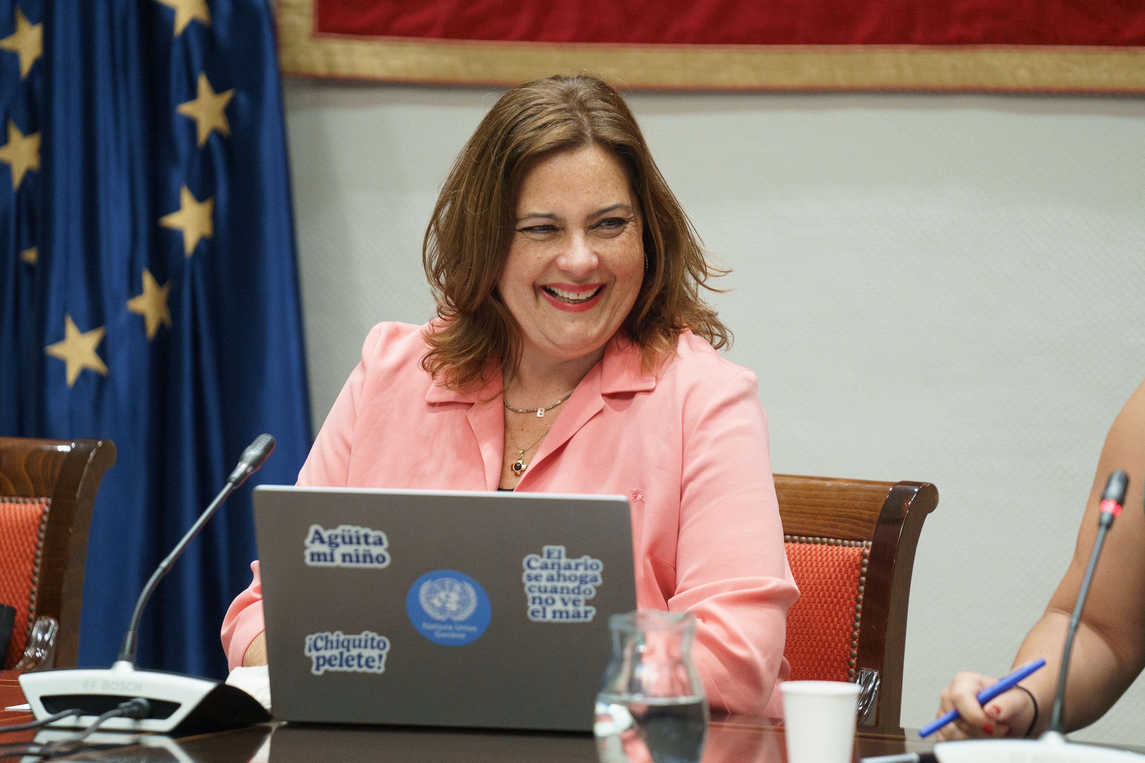 La presidenta de la Autoridad Portuaria de Las Palmas, Beatriz Calzada, en el Parlamento de Canarias.