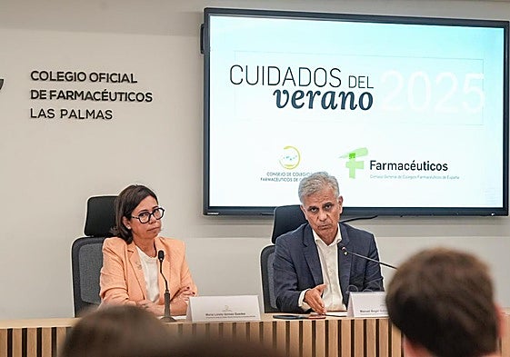 Loreto Gómez (i) y Manuel Ángel Galván (d), en la presentación de la campaña Cuidados del verano.