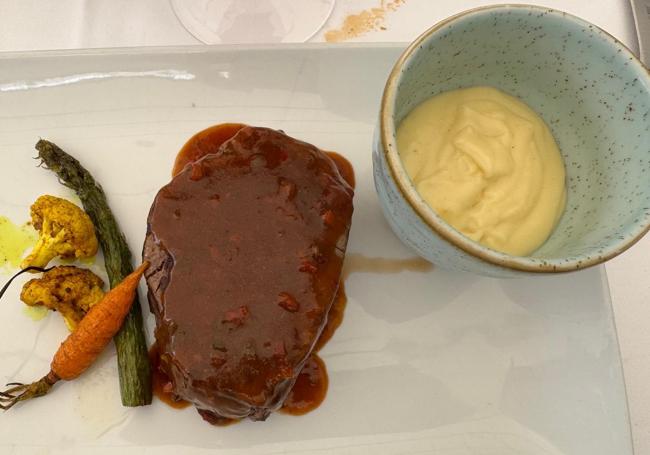 Steak a la Diabla con su aligot en el Rías Bajas
