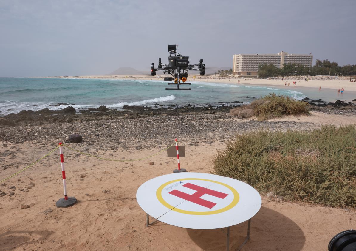 Imagen secundaria 1 - El dron tendrá su base junto a la caseta de Cruz Roja de las playas de Corralejo.