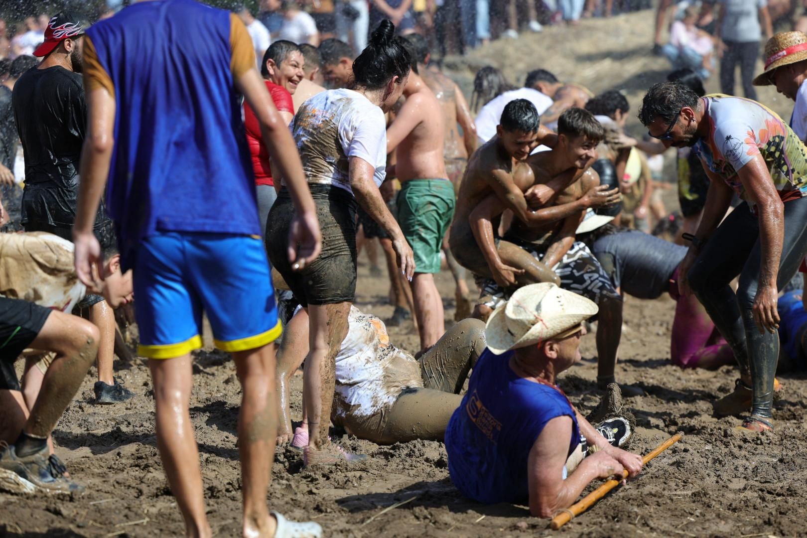 La Atalaya, epicentro de diversión: las mejores imágenes de la Traída del Barro