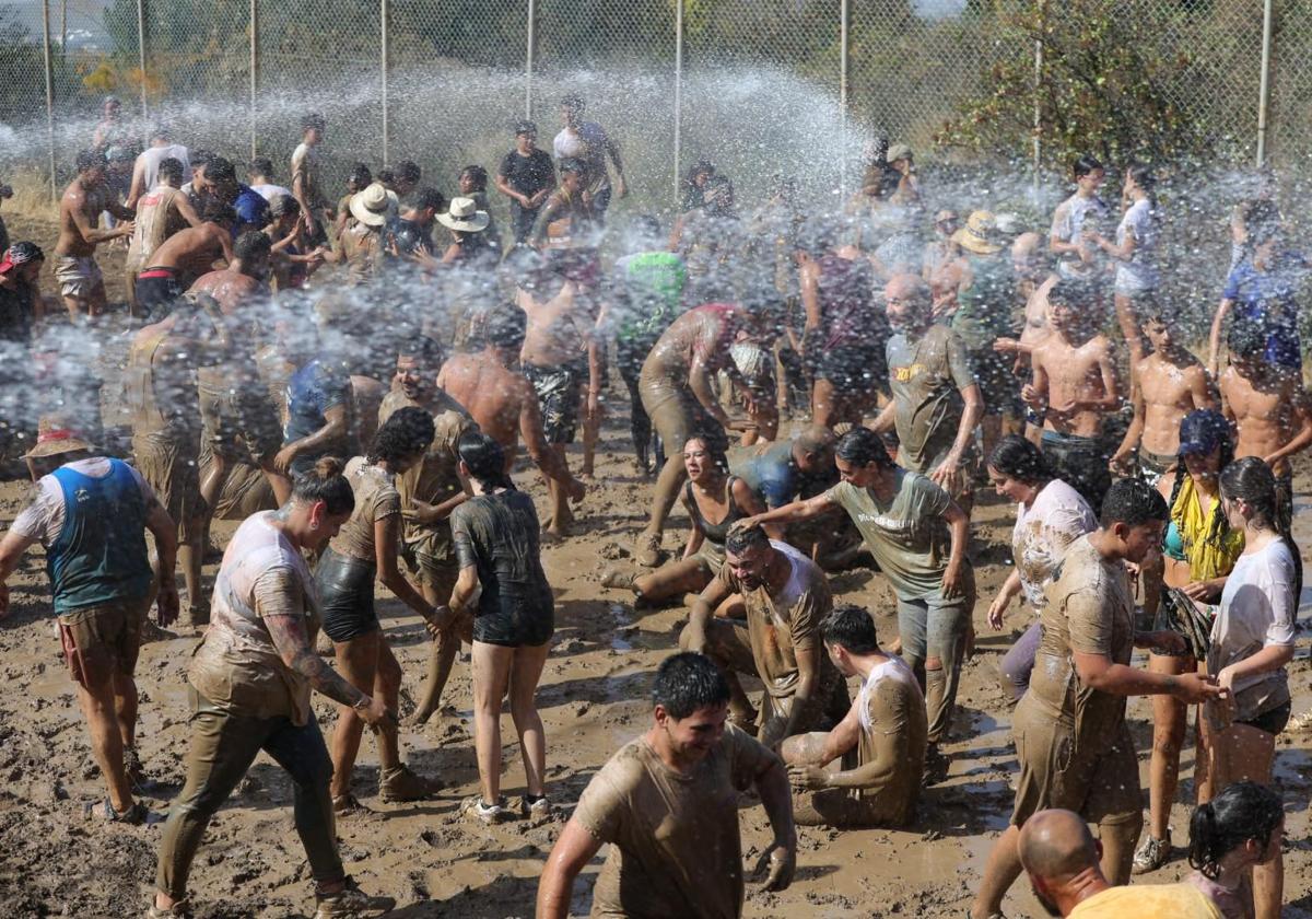 La Atalaya, epicentro de diversión: las mejores imágenes de la Traída del Barro