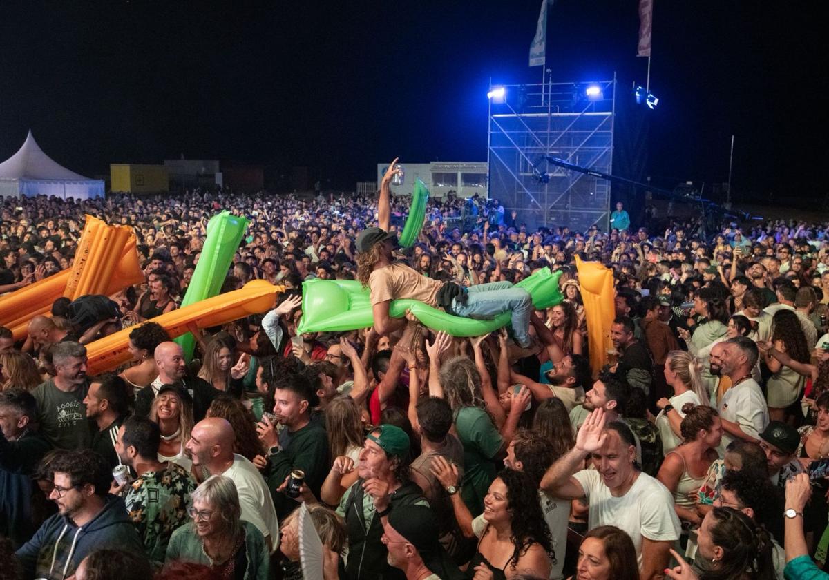 El público disfruta en la primera jornada del Fuerteventura en Música.