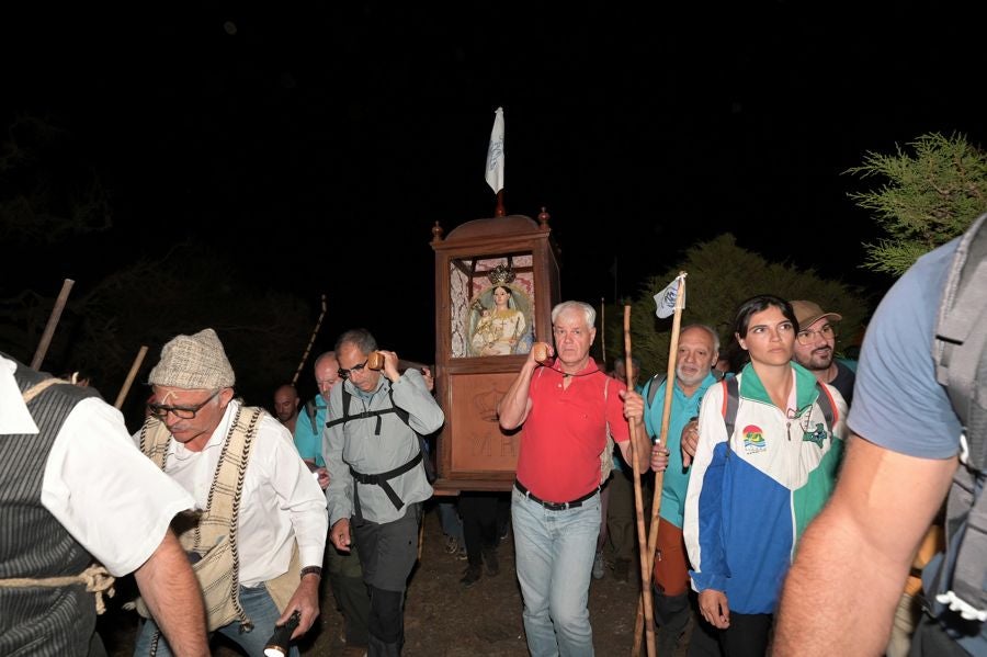 Tambores, chácaras, baile y emoción: las imágenes de la Bajada de El Hierro