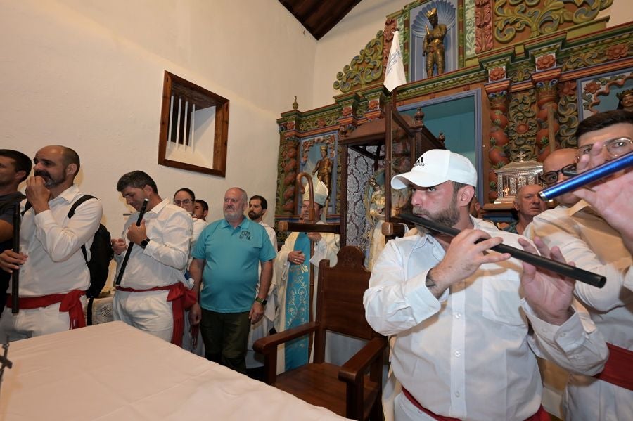 Tambores, chácaras, baile y emoción: las imágenes de la Bajada de El Hierro