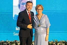 El alcalde de Gáldar, Teodoro Sosa, junto a Mari Natyy Saavedra.