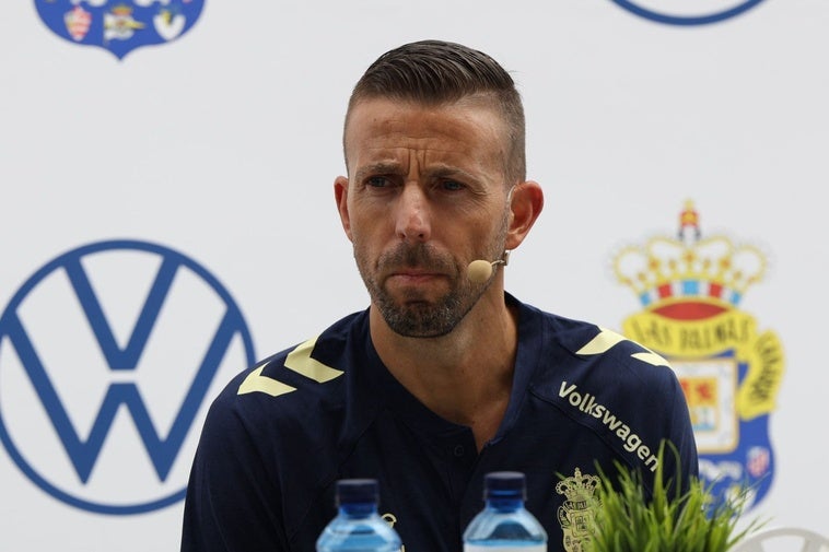 Luis García en la presentación con la UD Las Palmas.