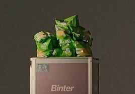 La bolsa de Munchito teñida con el verde de Binter.